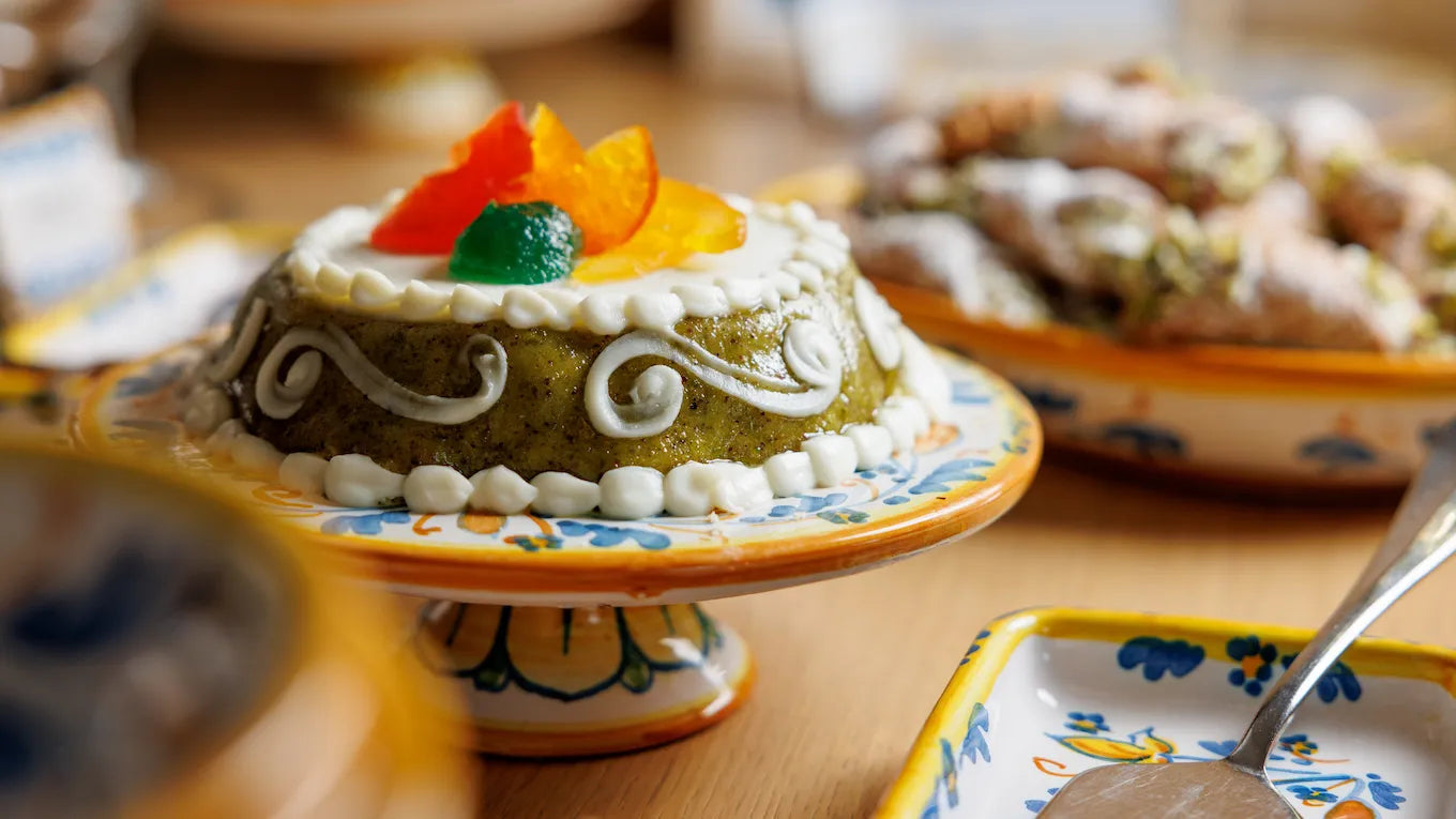 Cassata sicilienne traditionnelle décorée de fruits confits