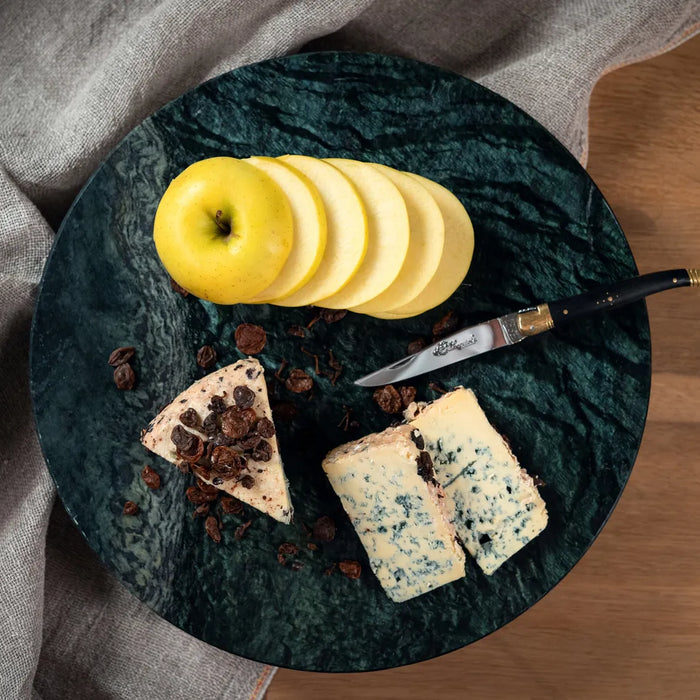 Accord Golden Delicious et fromage bleu persillé au raisin sec – mariage sucré-salé pour plateau fromager gourmet
