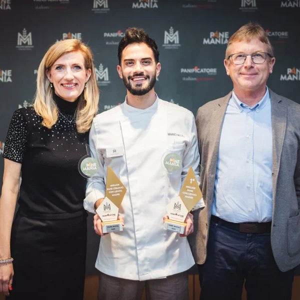 Mario Miceli lors de la remise des prix de Pane Mania 2025 avec les organisateurs