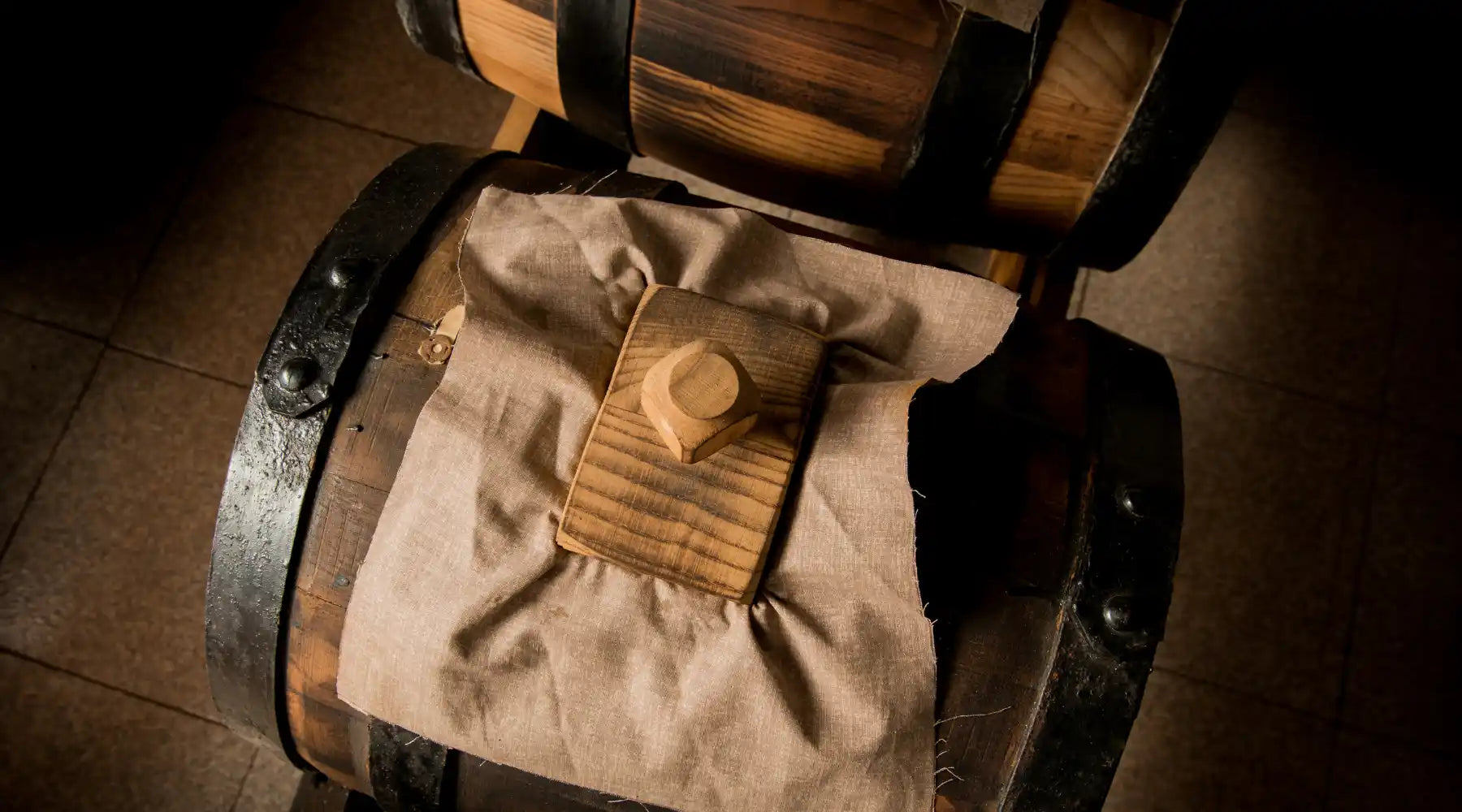 Tonneau en bois traditionnel utilisé pour le vieillissement du véritable vinaigre balsamique de Modène