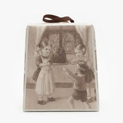 Vintage-Verpackung des Panettone Classico Loison 500g – retro Illustration mit Kindern um einen Panettone herum