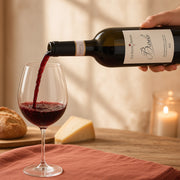 Alte Rocche Bianche Barolo 2022 versé dans un verre — grande table EasyGusto