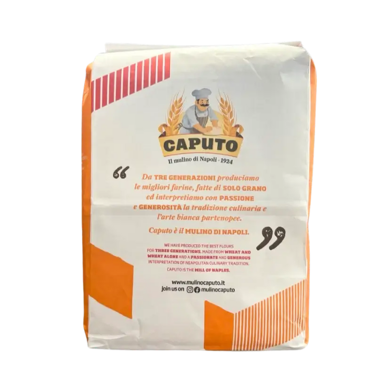 Face arrière du sac de farine complète Caputo 5kg, présentant l’histoire familiale du moulin napolitain Caputo et sa méthode traditionnelle de meunerie italienne sans additifs.