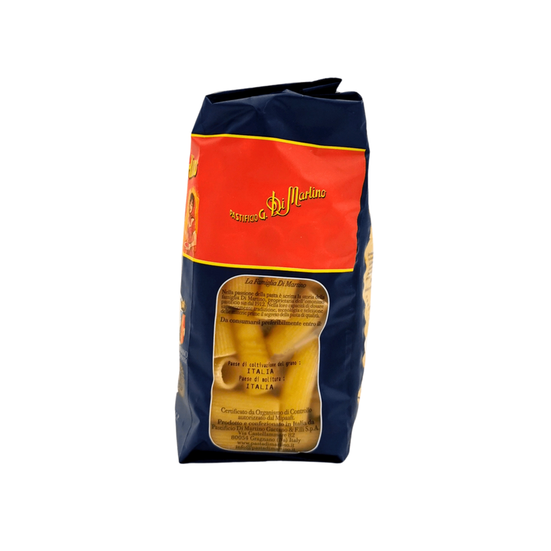 Vue latérale de l'emballage des Rigatoni Pastificio Di Martino 500g avec aperçu des pâtes à travers le film transparent.
