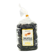Tagliatelle à l'encre de seiche - Pasta di Semola de 250g - Face avant avec un emballage transparent, montrant des pâtes italiennes artisanales.