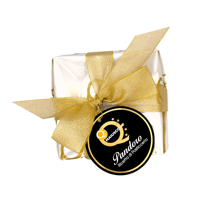 Pandoro au levain naturel Q Maiuscola emballé à la main avec ruban doré, 1kg, dessert de Noël traditionnel parfumé à la vanille.